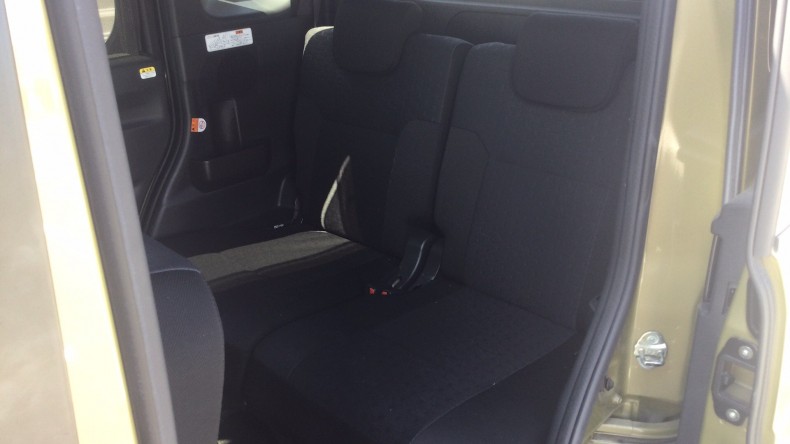 内装後方シート