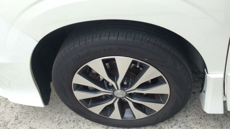 タイヤホイール前