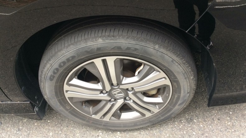 タイヤホイール前