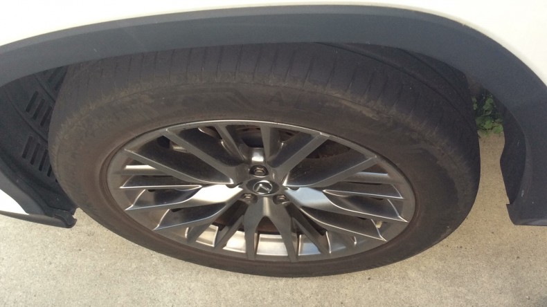 タイヤホイール前