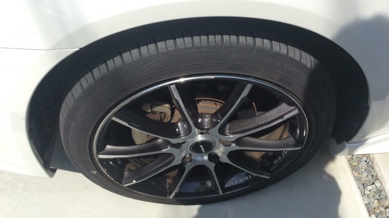 タイヤホイール前