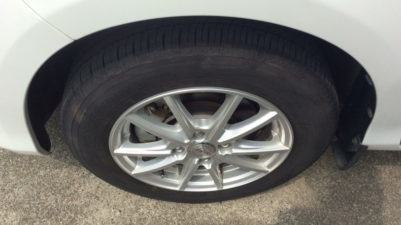 タイヤホイール前