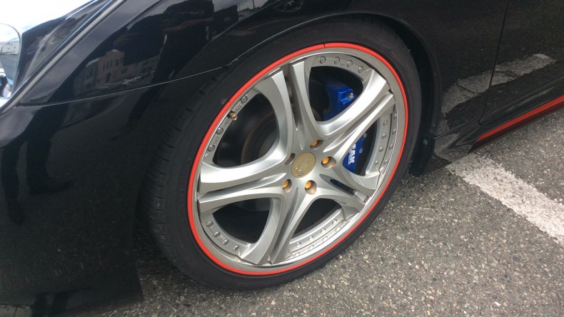 タイヤホイール前