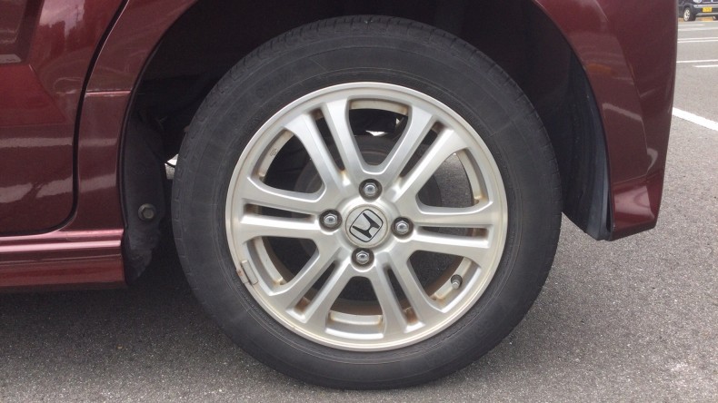 タイヤホイール前