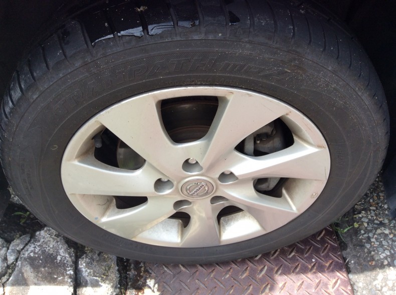 タイヤホイール前