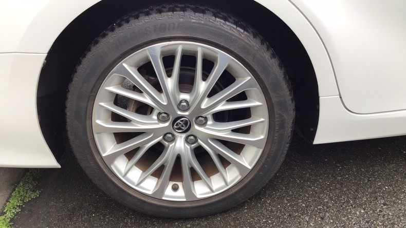 タイヤホイール前