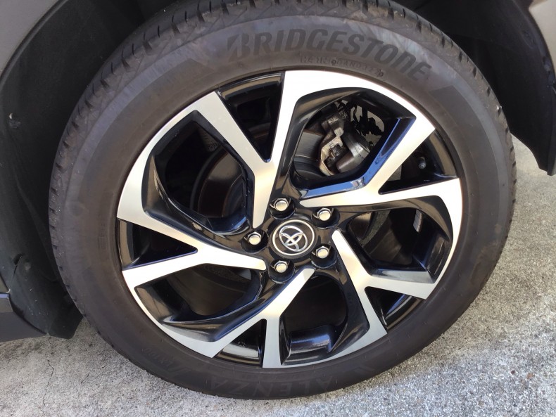 タイヤホイール前