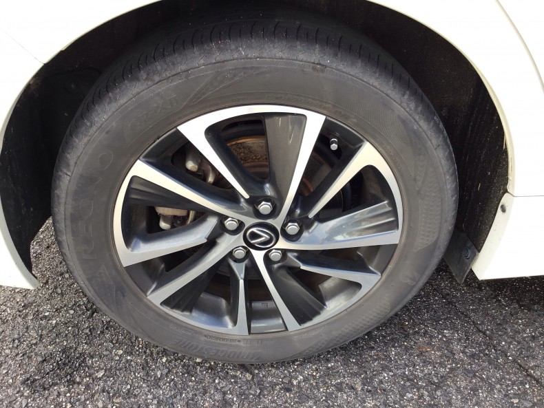 タイヤホイール前