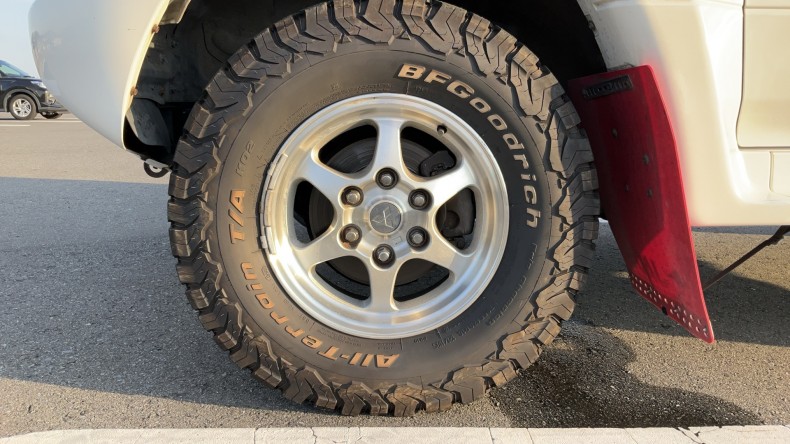 タイヤホイール前