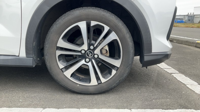 タイヤホイール前